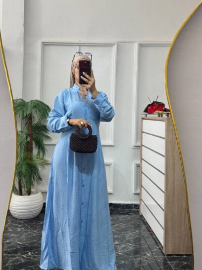 Robe longue en crêpe boutonnée à motif discret - Image 3
