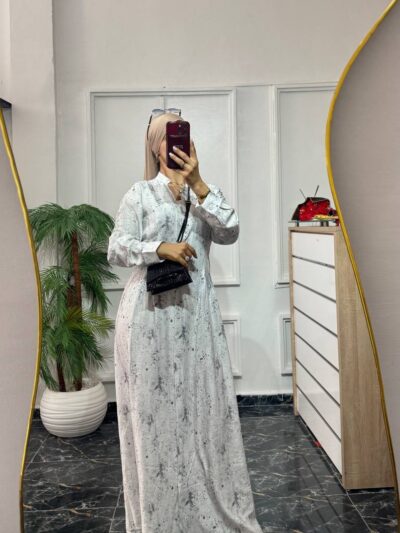 Robe longue en crêpe boutonnée à motif discret - Image 1