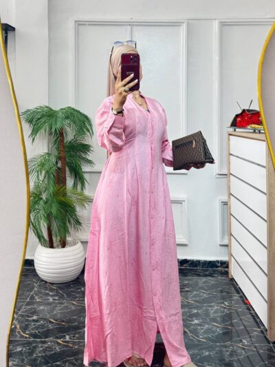 Robe longue en crêpe boutonnée à motif discret - Image 9